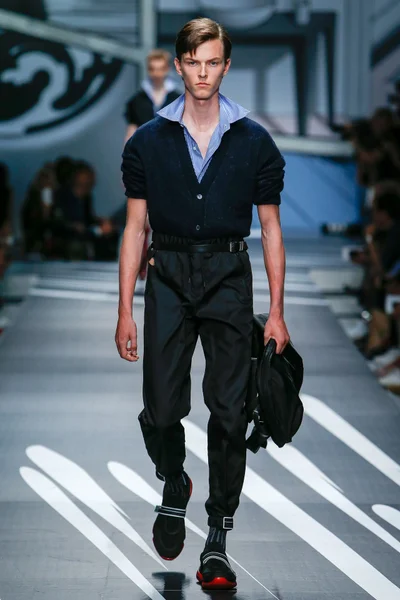 Look 4